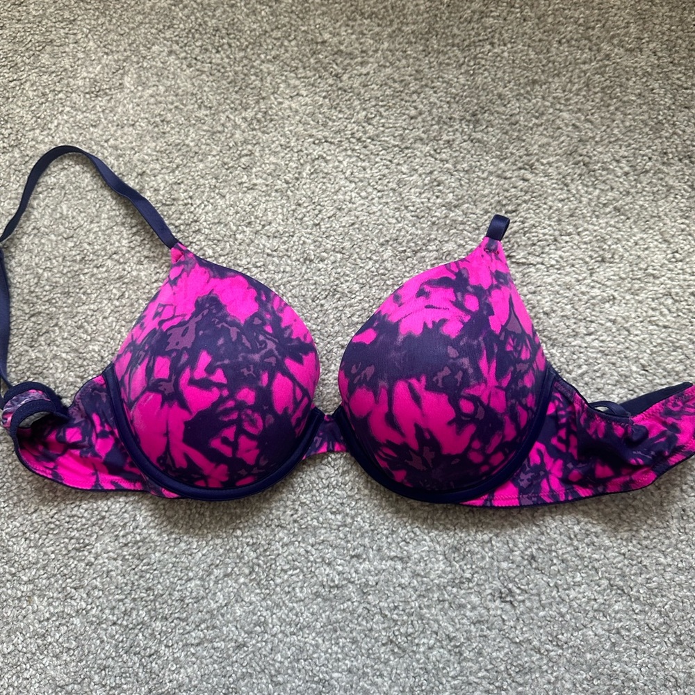 PINK Victoria's Secret Push Up Pigeonnant
